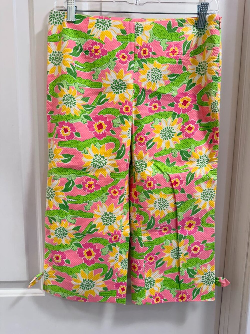 Lilly Pulitzer Alligator Floral Capri Pants Size 4